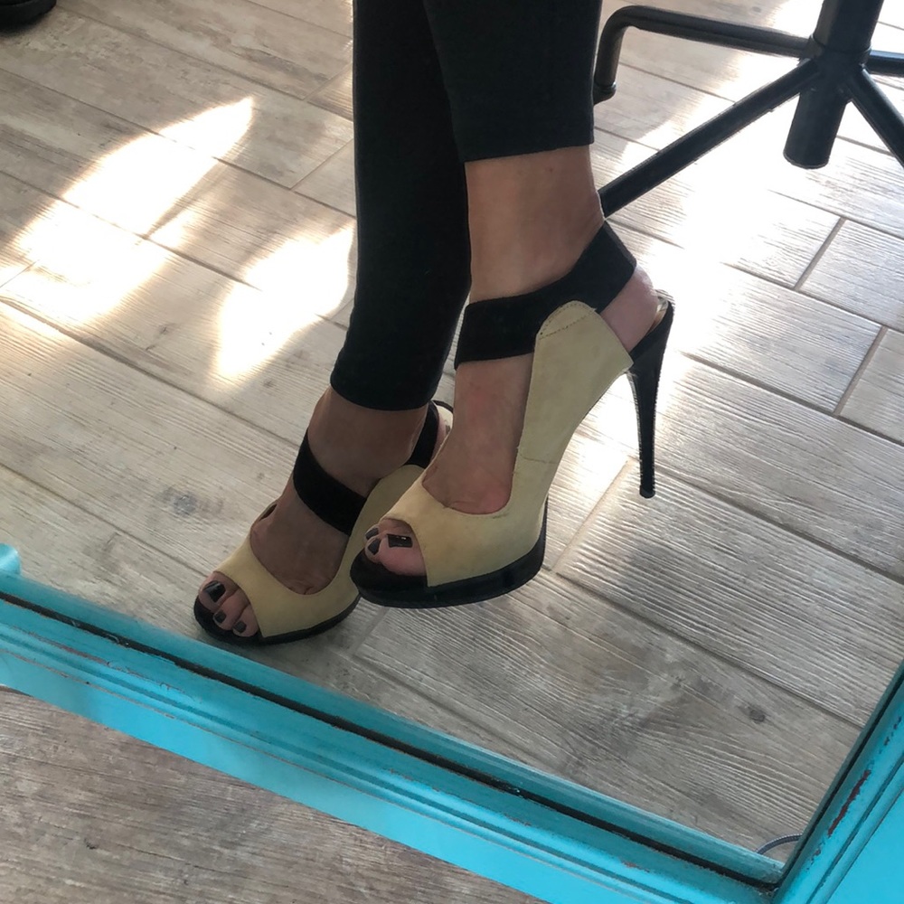 ❤️Carlos by Carlos Santana size 9 Halo high heels
